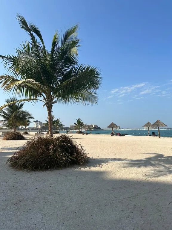 Апартаменты с частным пляжем и видом на море на острове Марджан