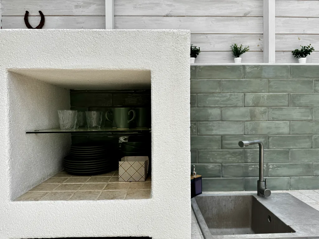 Дом в тихом месте, со своим минипляжем