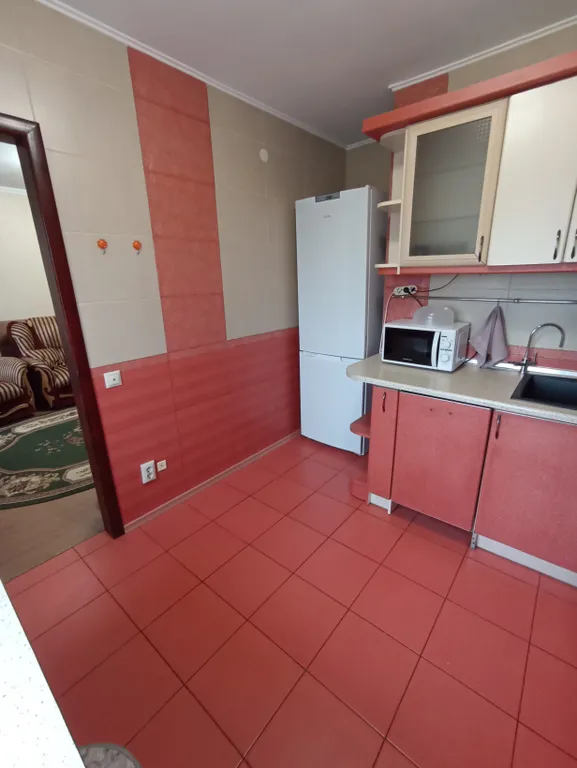 2-комнaтная квaртира в центpе Cимферополя (пaрк Tренeвa)