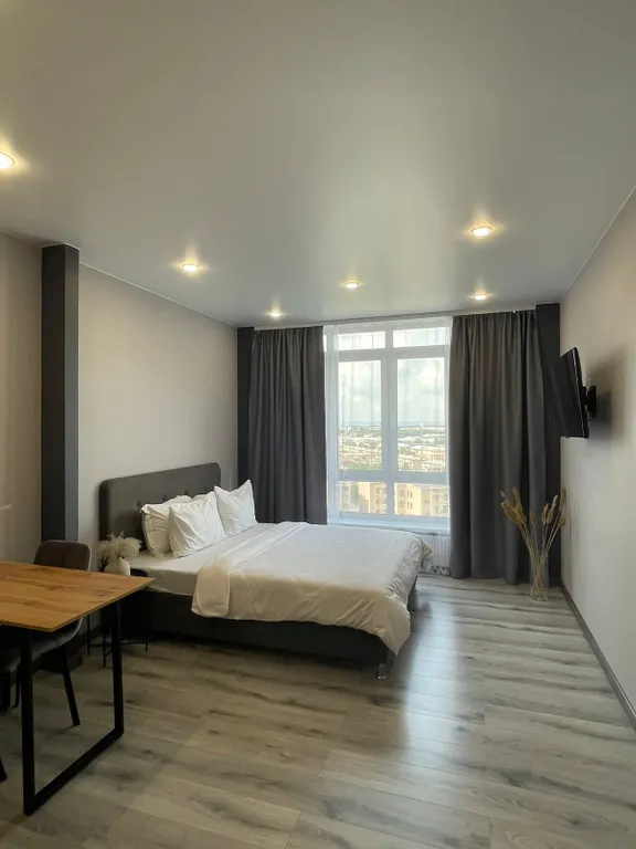 Новый апартамент с красивым видом из окна