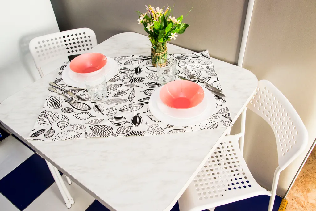 Студия с яркой кухней