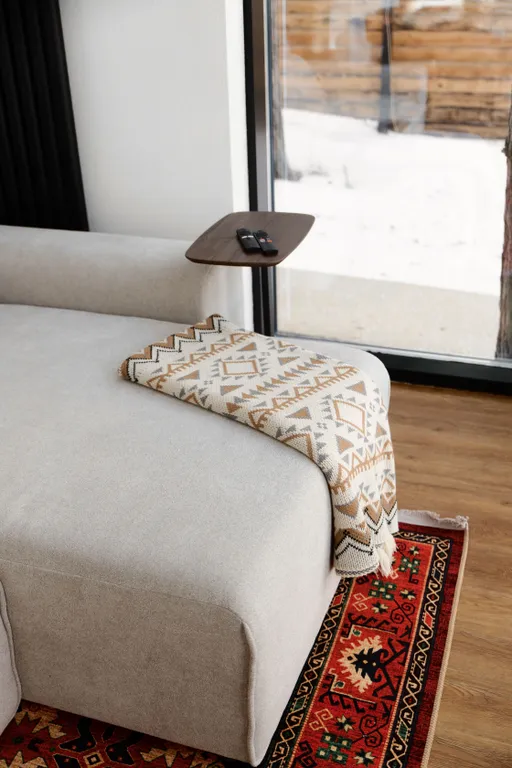 Современный дизайнерский дом с панорамным остеклением и видом на горы