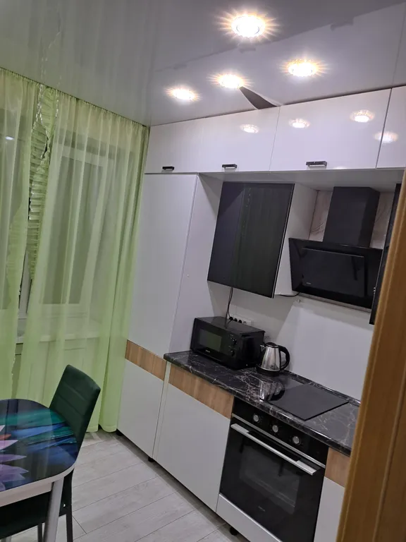 Чистая, ухоженная квартира в центре города с видом на Китай