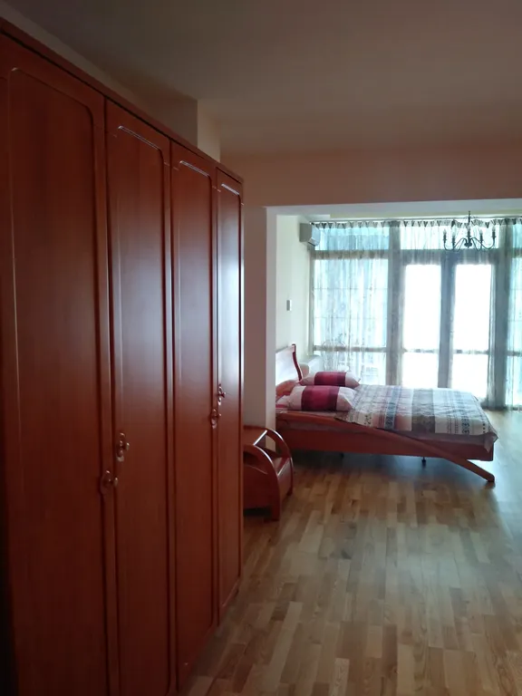 Эллинг на берегу моря