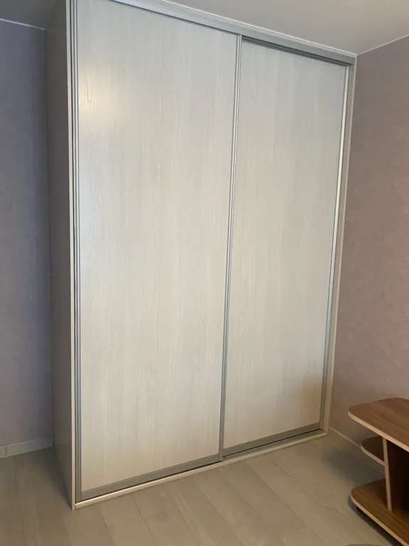 Хорошая, светлая  квартира в современном районе на берегу озера