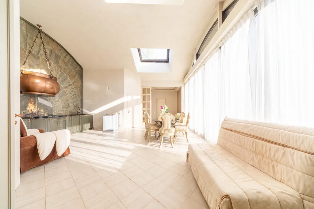 Уютный дом у озера