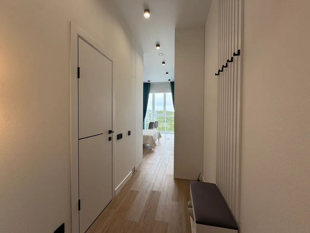 Новая студия с видом на море и дизайнерским ремонтом