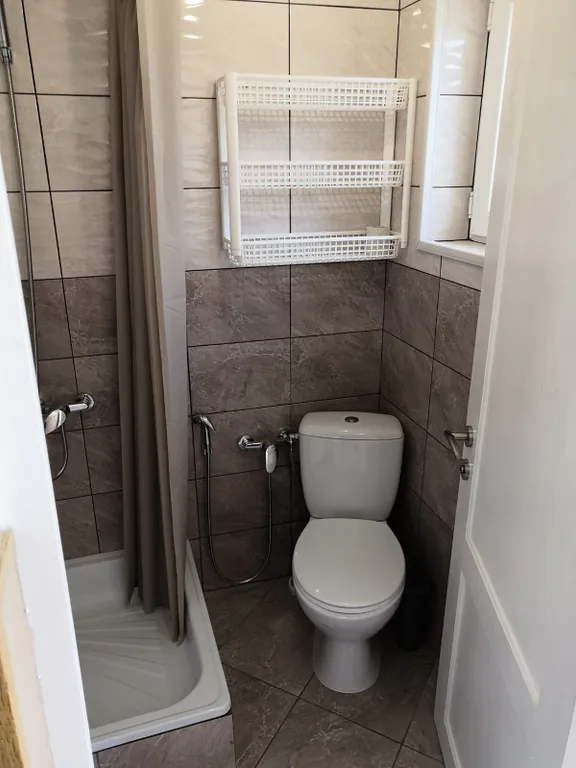 Коттедж Уютный гостевой домик в живописном дворе с отдельным входом — Горбатовка