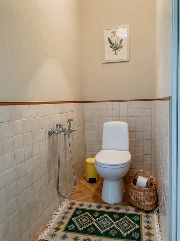 Уютный домик на берегу реки