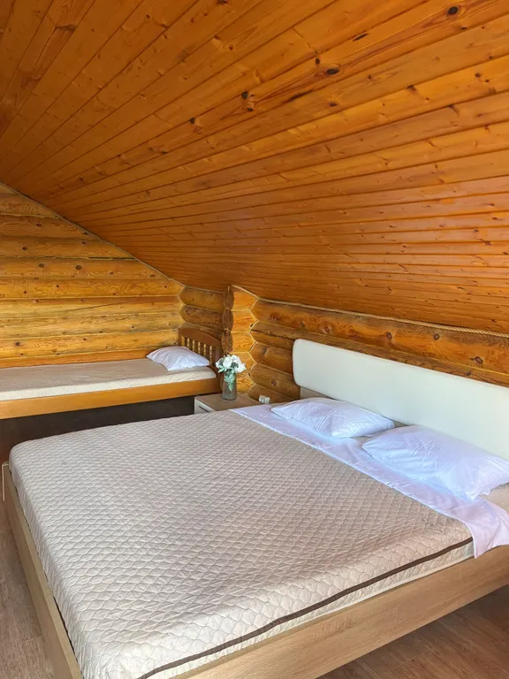 Уютный деревянный дом с видом на горы