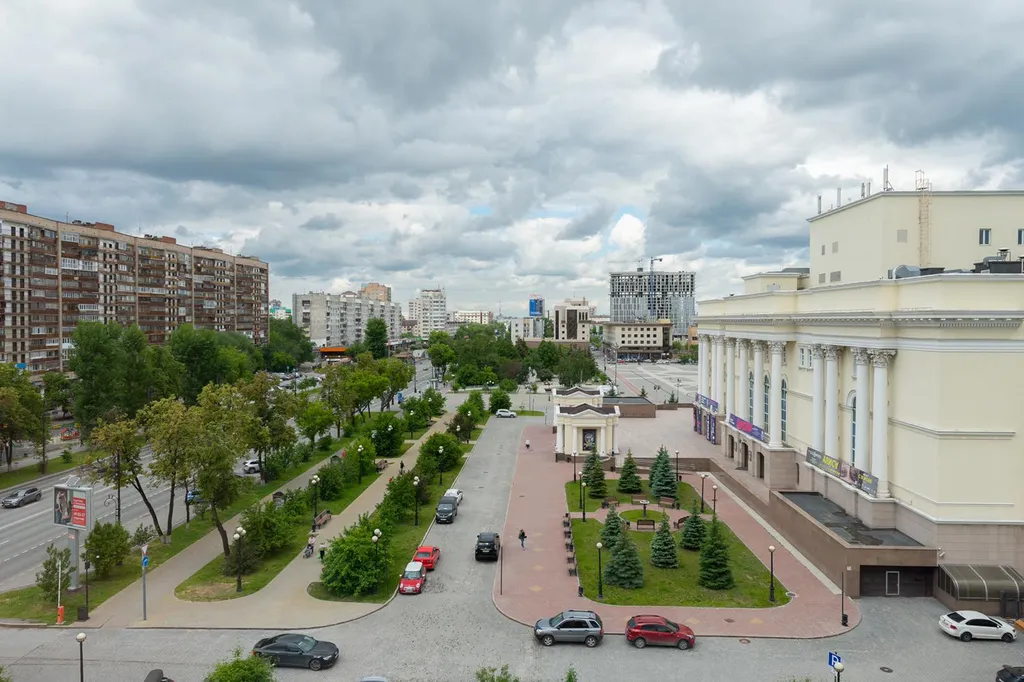 Квартира Апартаменты Сирень на главной улице с видом на Драмтеатр — Тюмень