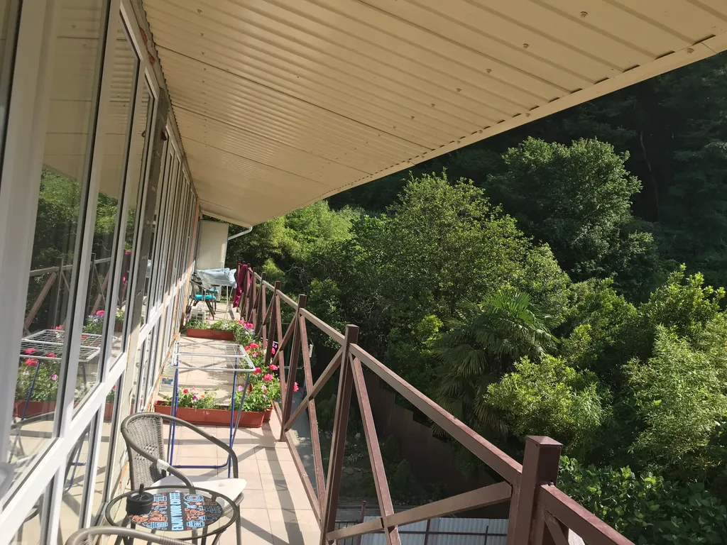 Коттедж Апартаменты с балконом в частном доме у бассейна — Адлер