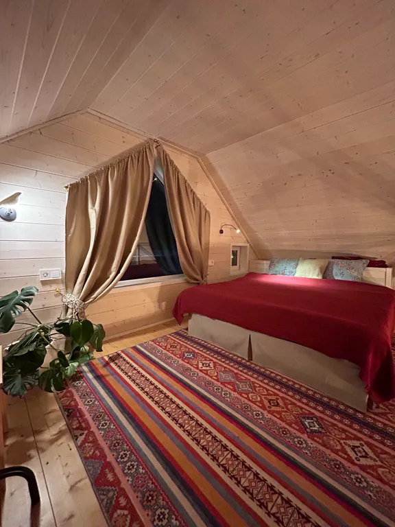 Голландский домик у леса