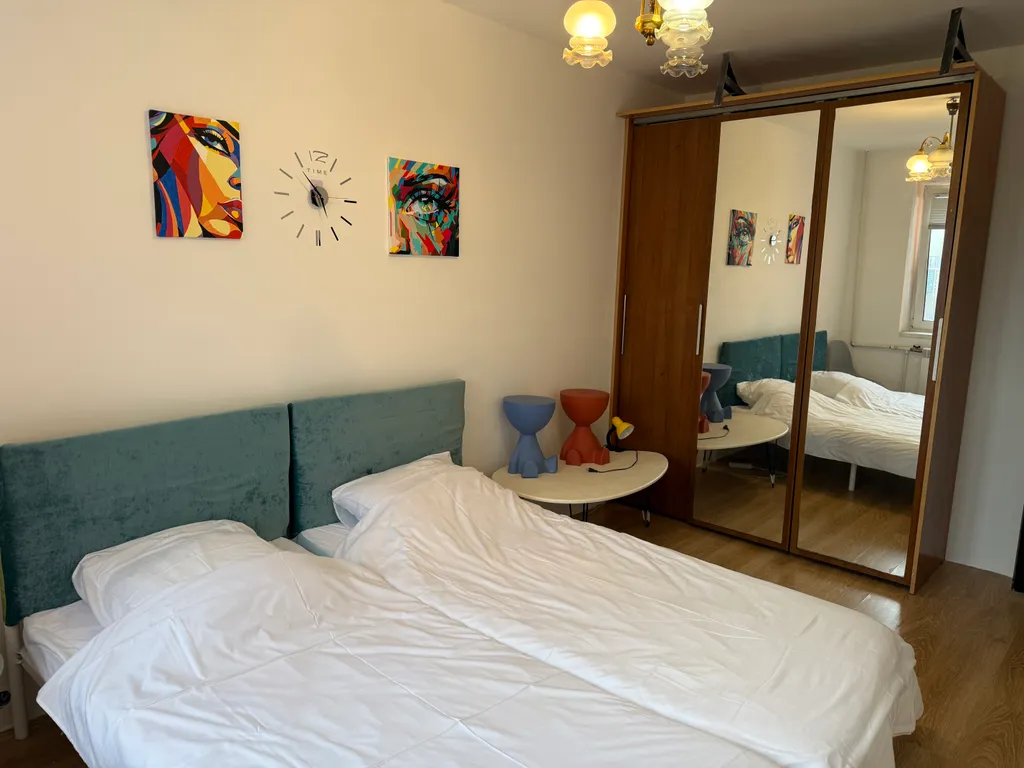 Комната у метро