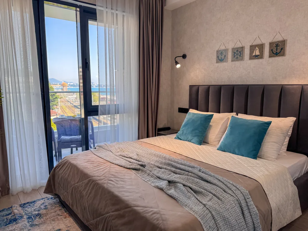 Каскад 2 Стильный апартамент на первой береговой линии