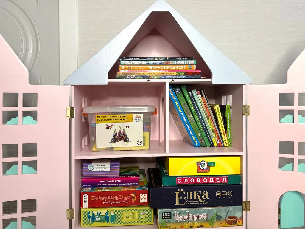 Фотодача с уникальным ярким интерьером для вашего отдыха и настроения