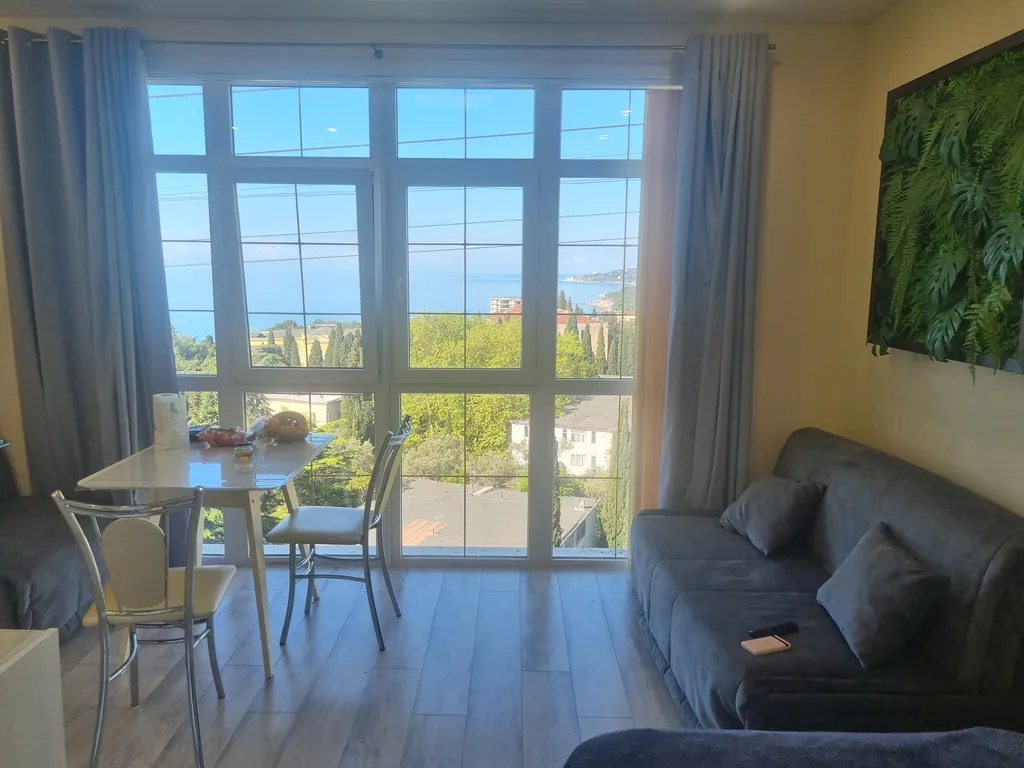 Апартаменты с кухней и панорамный видом на море и гору Ай-Петри