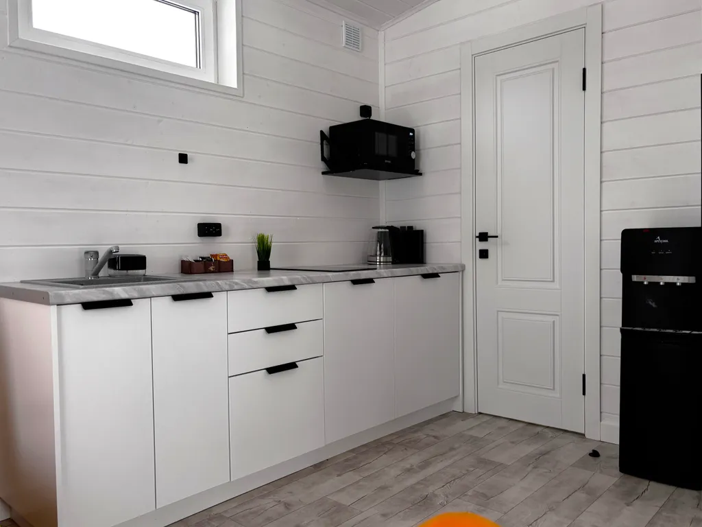 Домик у озера с купелью