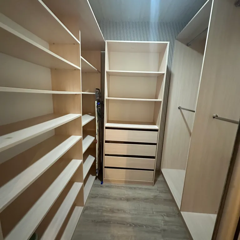 Отдыхай комфортно в гармонии с природой .

Квартира 100 кв. М.