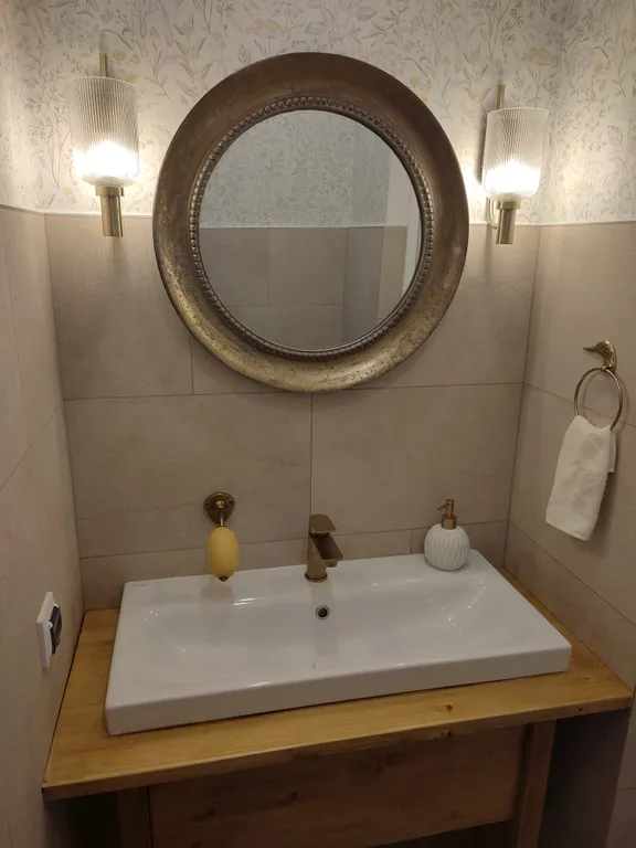 Дом с камином, красивой беседкой  большой территорией недалеко от моря