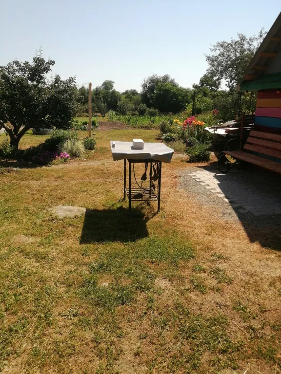 Домик в тихом месте возле горной реки