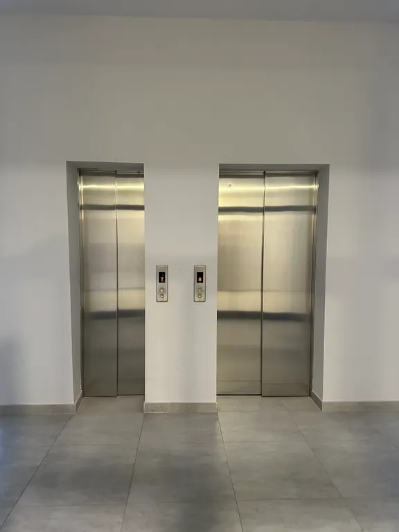 Красивая квартира-студия с видом на горы