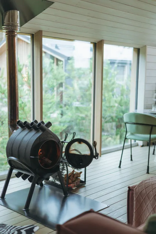 Дом с баней бочкой у воды и леса Green house