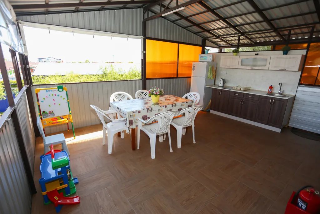 Дом с гаражом для семейного отдыха 100 метров до моря