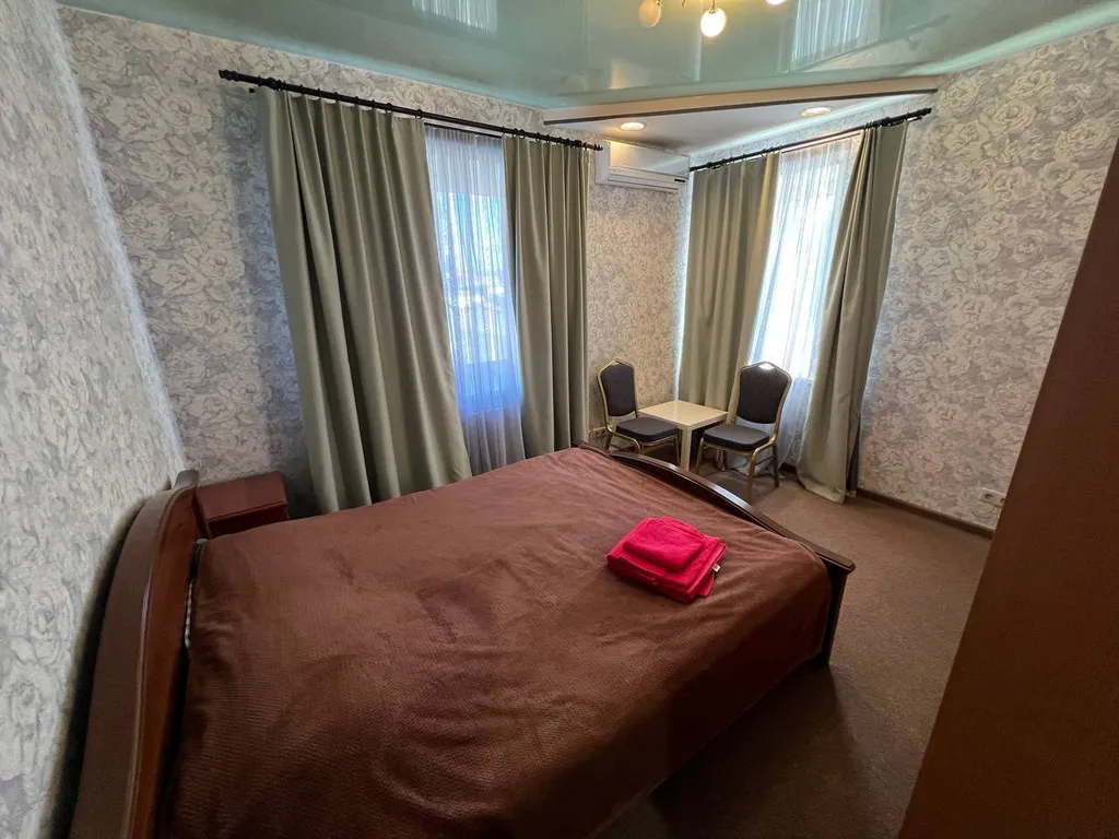 3-этажный уютный коттедж в тихом месте в пределах города