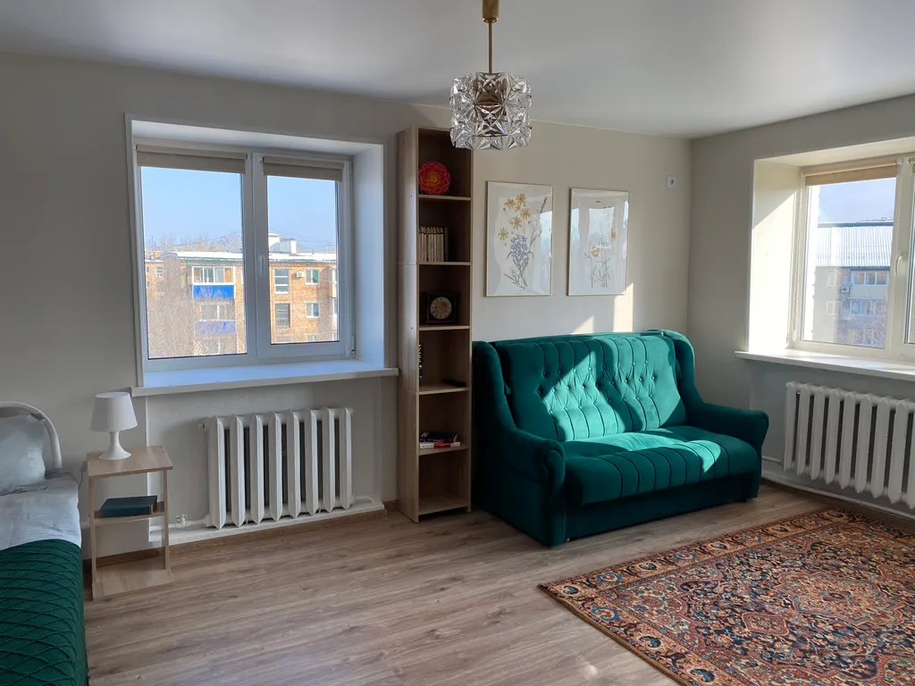 Светлая однокомнатная квартира в центре — аренда посуточно в Арсеньев