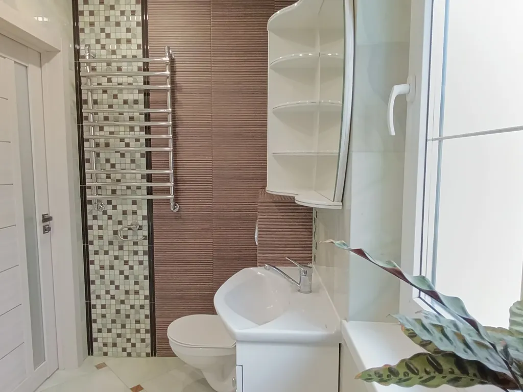 Уютный домик в деревне с беседкой и мангалом на улице