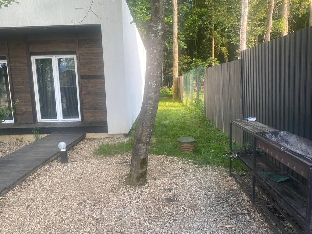 Современный дом в лесу