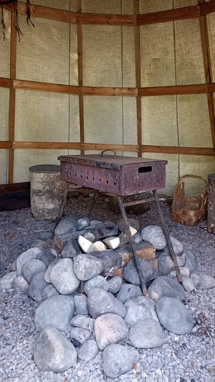 Дом на берегу реки