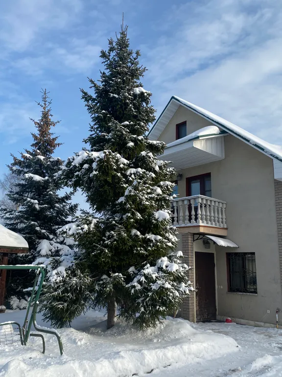 Дом с баней и бассейном