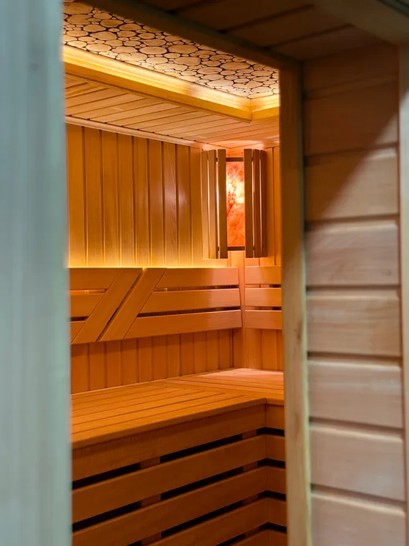 Дом с баней и бассейном