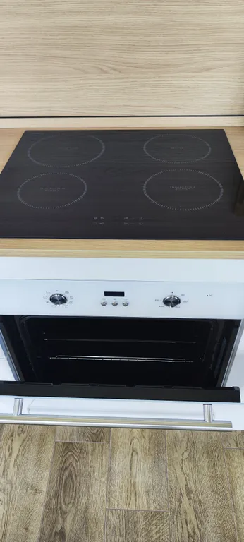 Дом с панорамными окнами в стиле Barn House