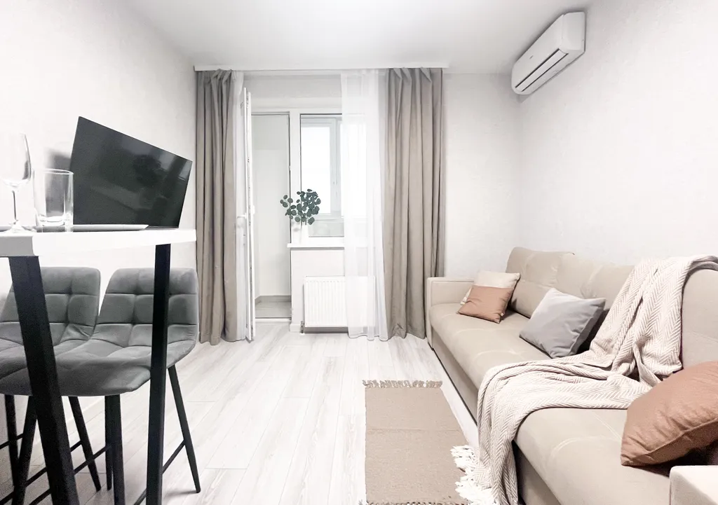 Прекрасная студия с лоджией