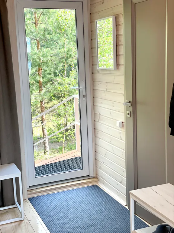 Дом-шалаш для семейной пары