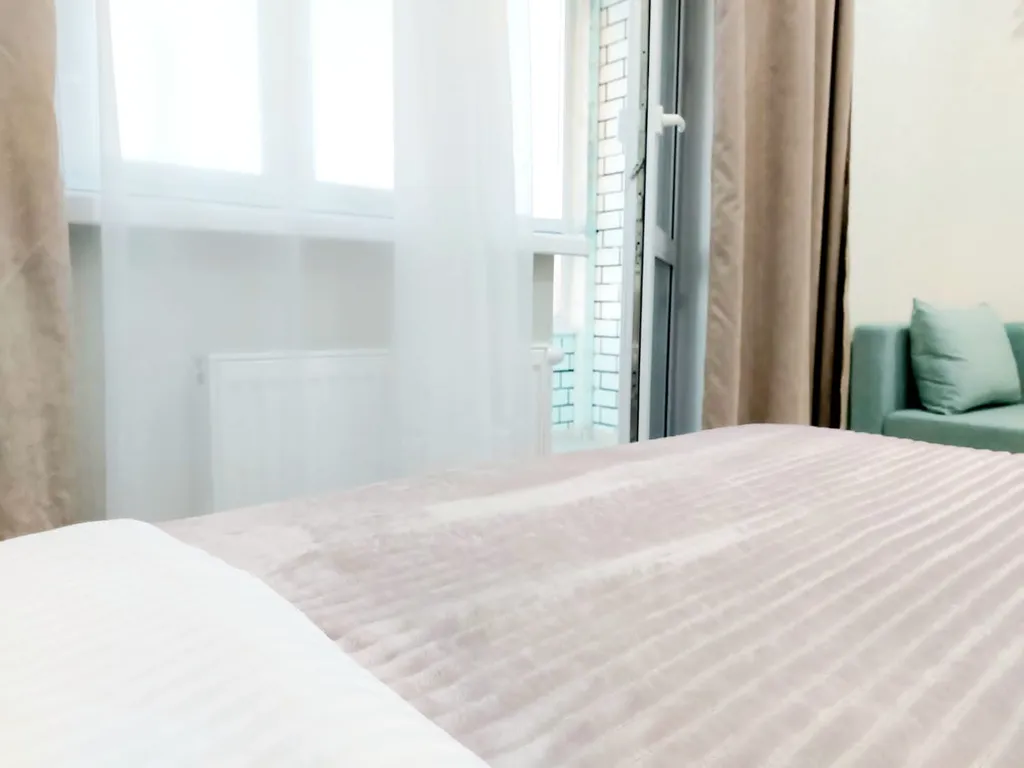 Светлая студия близко к центру