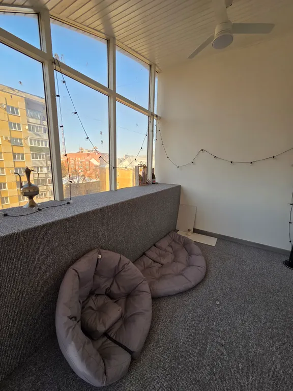 Современная 3-комнатная квартира в центре с дизайнерским ремонтом