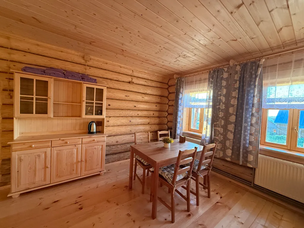 Русская  ИЗБА на берегу реки