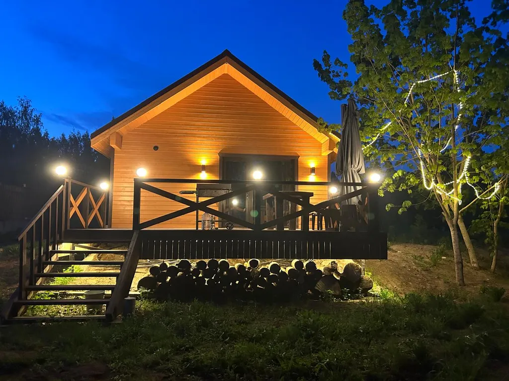 Уютный дом с прекрасным видом на лес и озеро