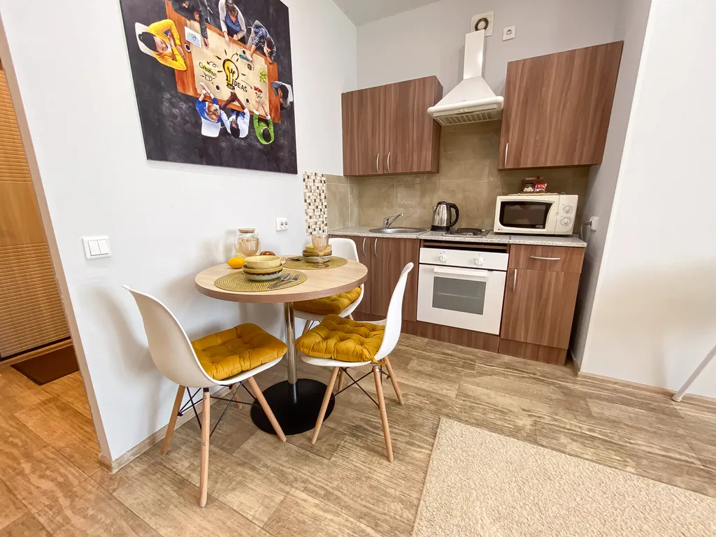 Светлая квартира у ТЦ Аквамолл