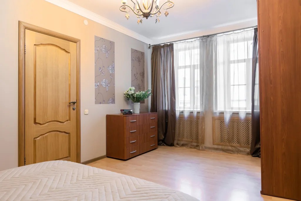 Рядом Невский, торговые центры, метро