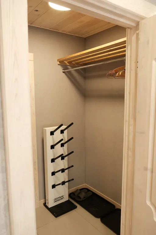 Большой уютный дом с видом на лес