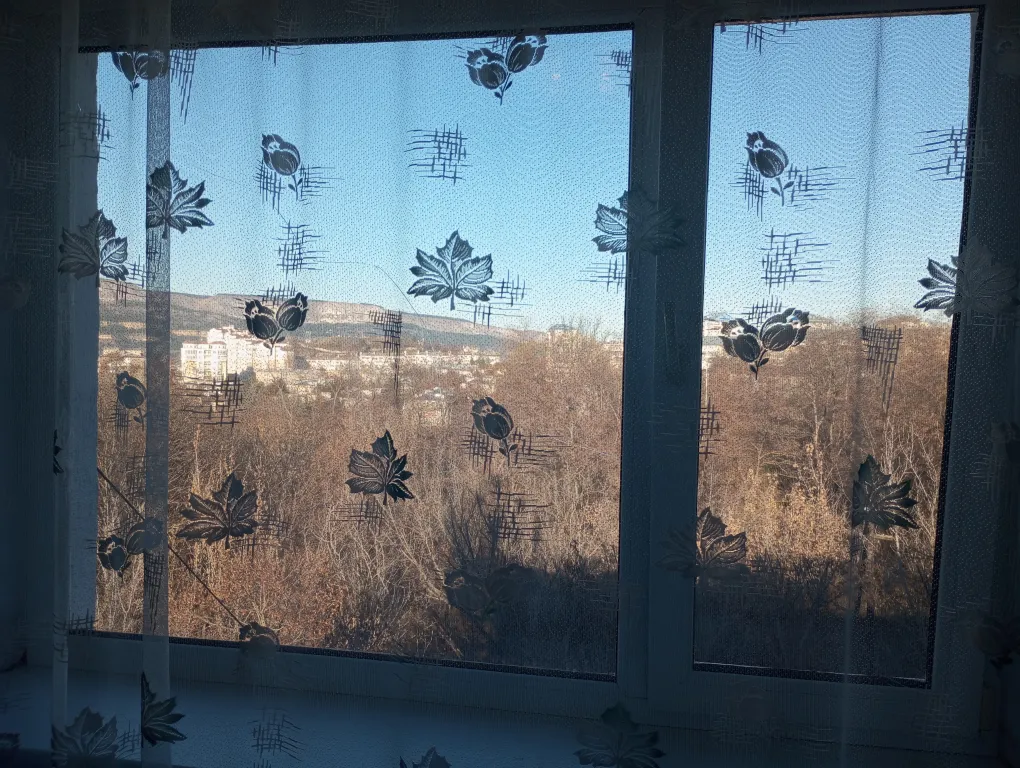 Квартира с видом на горы в ближайшем доме к Старому озеру напротив парка