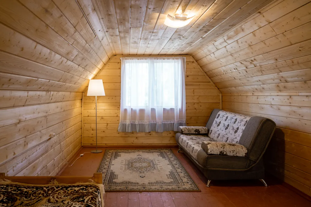 Дом 4 в  лесу у реки