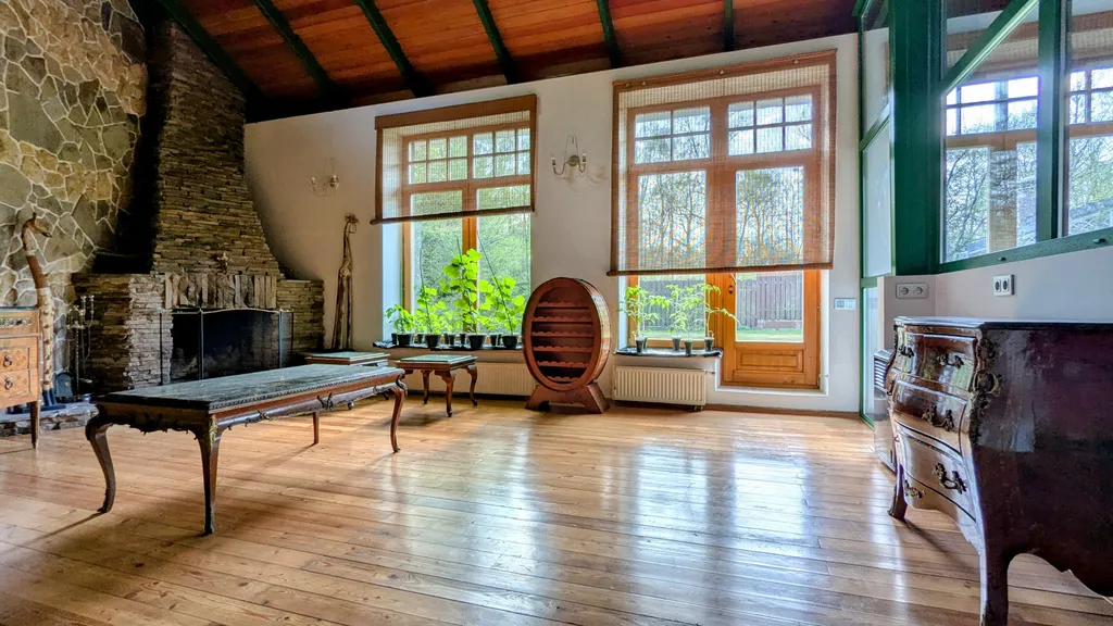 Дом с бассейном в 3 километрах от МКАД