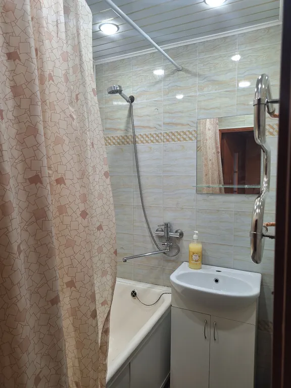 Квартира Трёхкомнатная квартира в удобном месте, рядом вокзал и автостанция — Тихвин