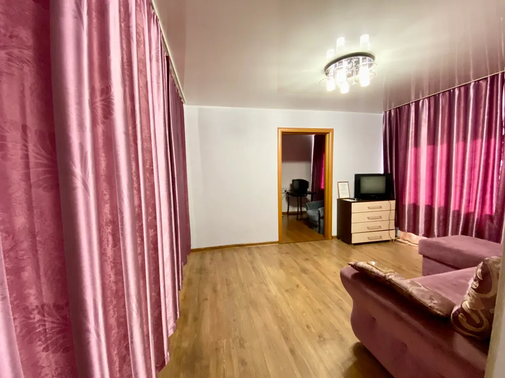 Просторная 2-комнатная квартира у цирка, 1 этаж, парковка, до 6 гостей